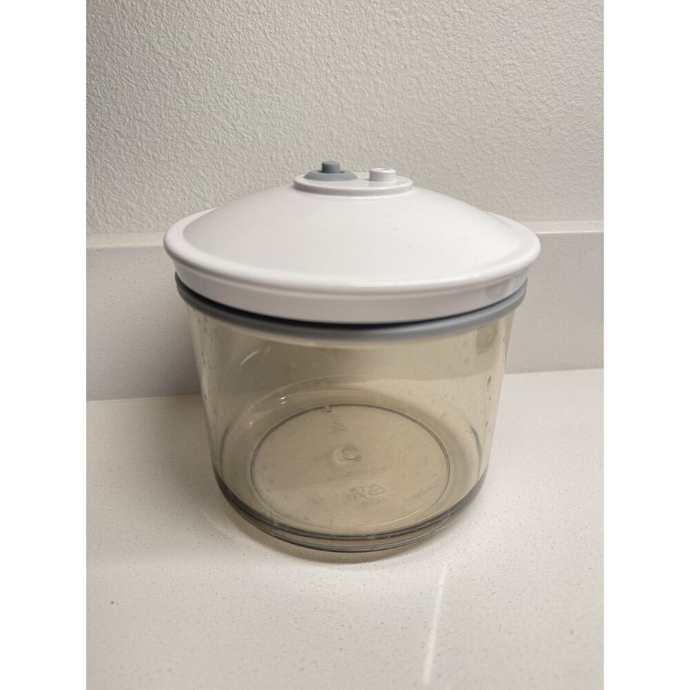 Snail Food Saver KY-134 Vacuum Seal Container 50 oz & Lid 6”D x 5-5/8”H Amber